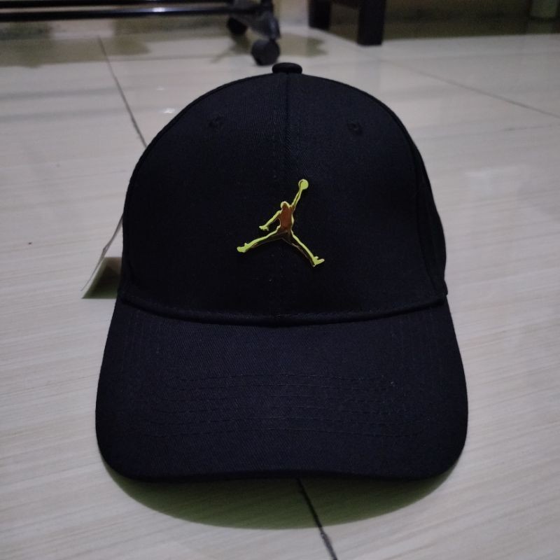 Topi Jordan hitam logo gold gesper besi