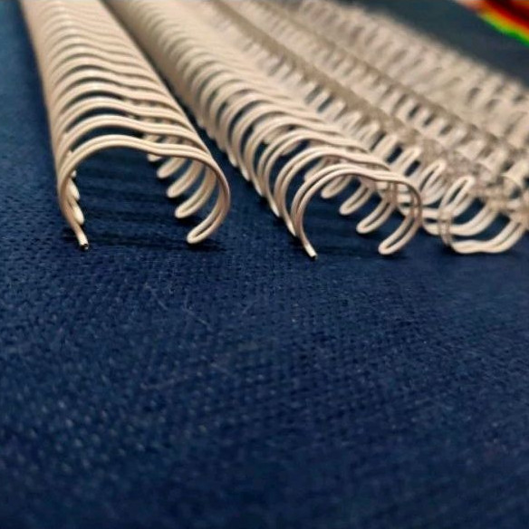 

Ring Jilid Kawat Nomor 4 Spiral 1/4 F4 38 Loops 3:1 6mm O Binding Wire
