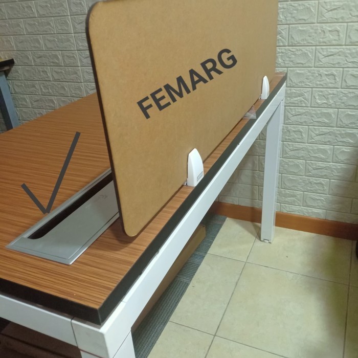 

Gromet Aluminium Soft Closing Femarg 12X40 Lubang Kabel Kotak