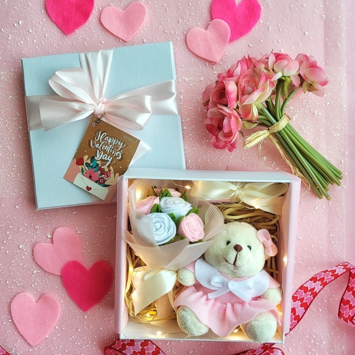 

Valentine Gift Hadiah Kado Bunga Coklat Hampers Cokelat Buket Boneka