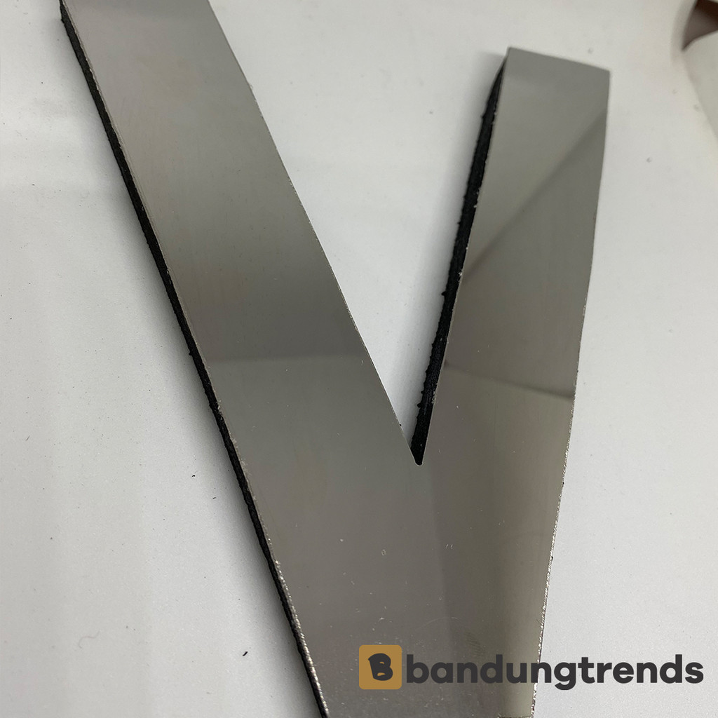 Huruf V Stainless Spoon Untuk Nomor Rumah Atau Papan Nama  Ukuran 30 CM