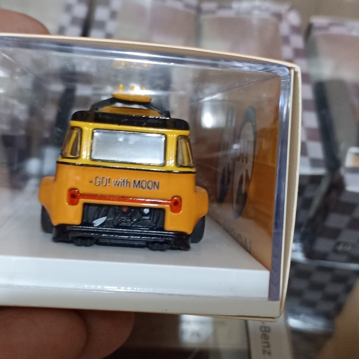 FLASH SALE TPC MODEL VOLKSWAGEN T1 COMBI YELLOW MOONEYES TERLARIS