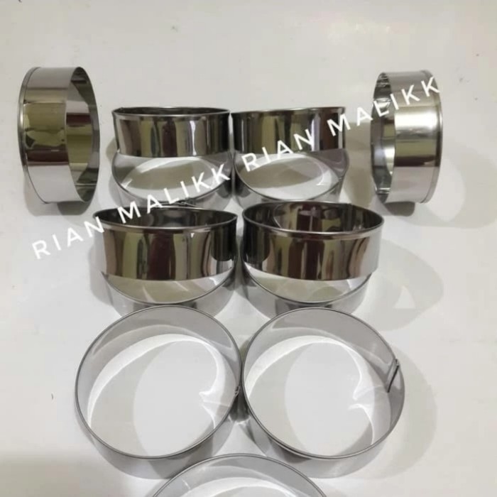 

Ring Cutter / Pemotong Kue Diameter 12X4 Cm Bahan Stainless