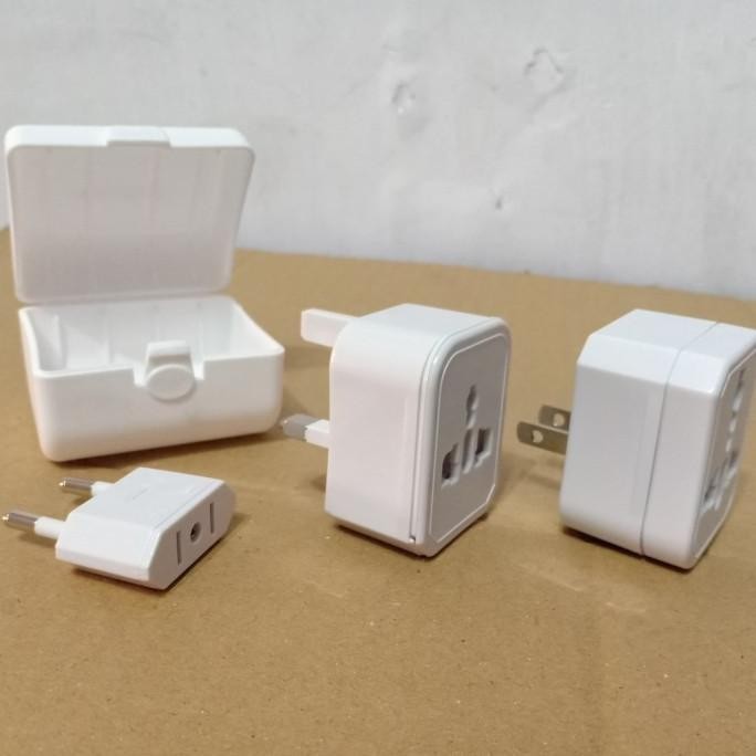 Universal Travel Adapter Colokan Kaki 3 Dan 2