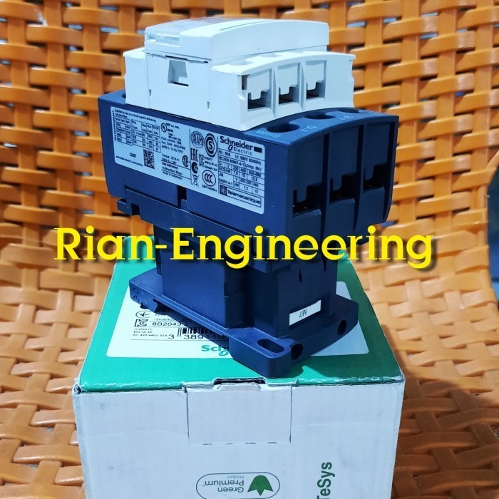 Contactor Kontaktor 3P 32A Lc1D32 Lc1D32M7 Schneider Original