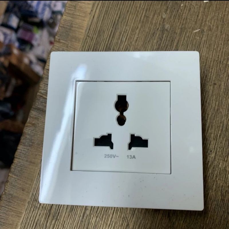 stopkontak universal boss b10413s