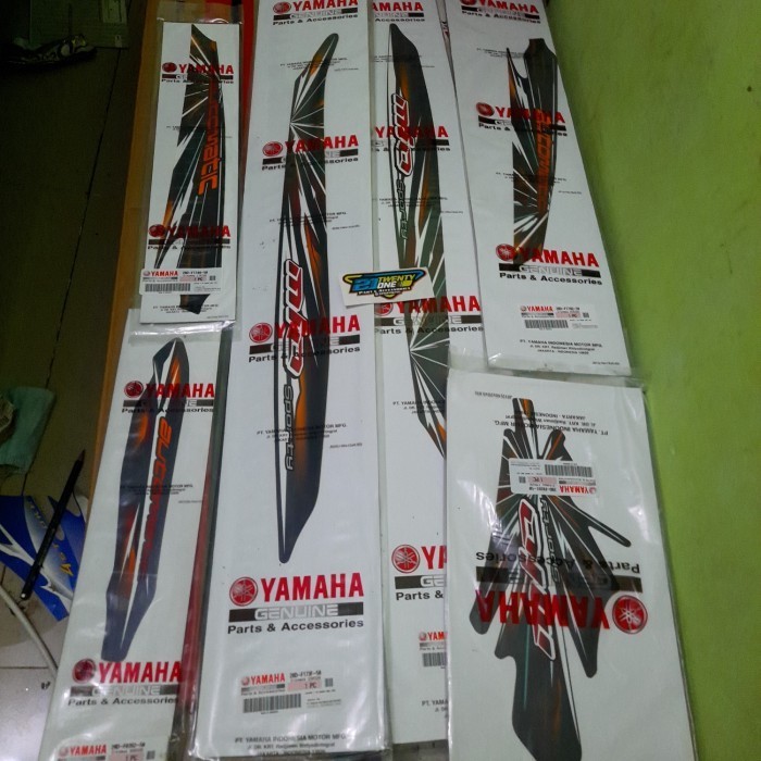 graphic stiker striping original yamaha mio smile 2008 abuabu grey 28D