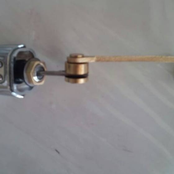 ENGKOLAN CLOSET DUDU C436N / TOMBOL SAMPING CLOSET DUDUK TOTO