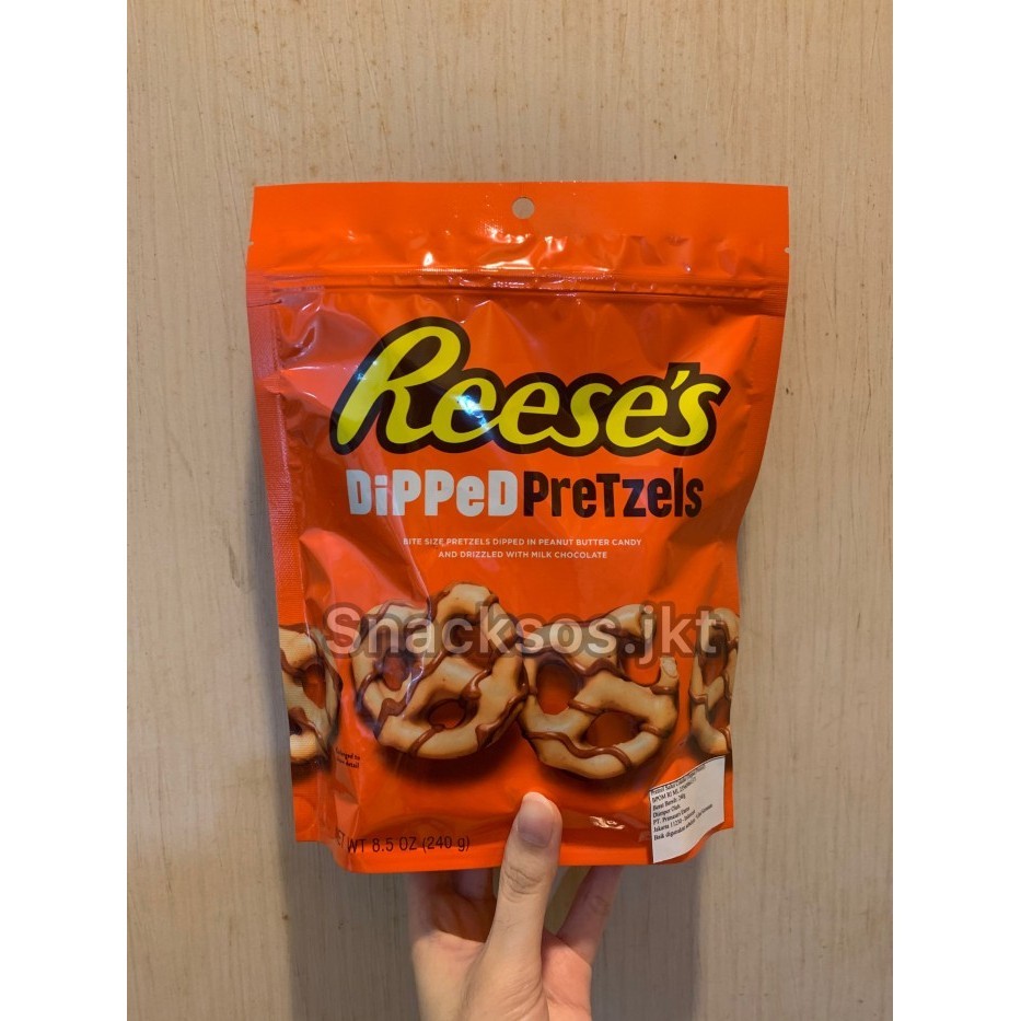 

Reese'S Dipped Pretzels / Hershey'S Cookies N Creme Dipped Pretzels