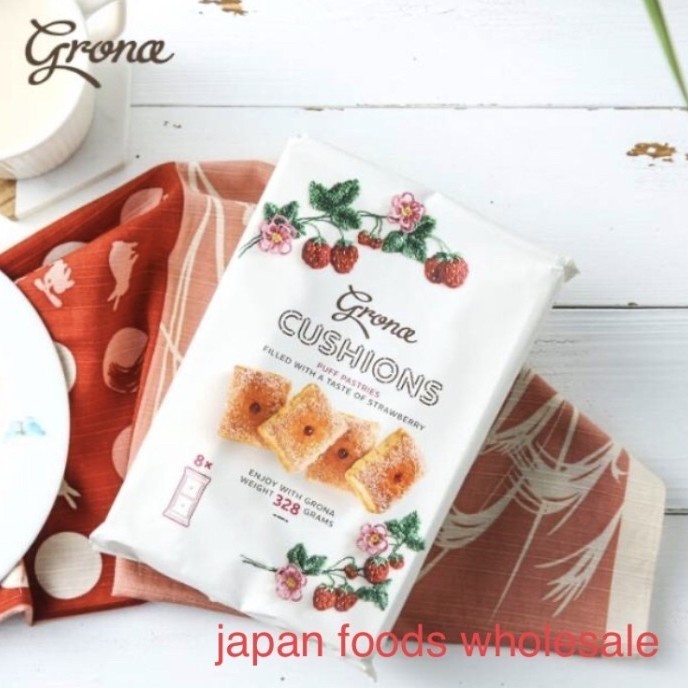 

Grona Cushions Puff Pastries Strawberry 328Gr / Cemilan Impor