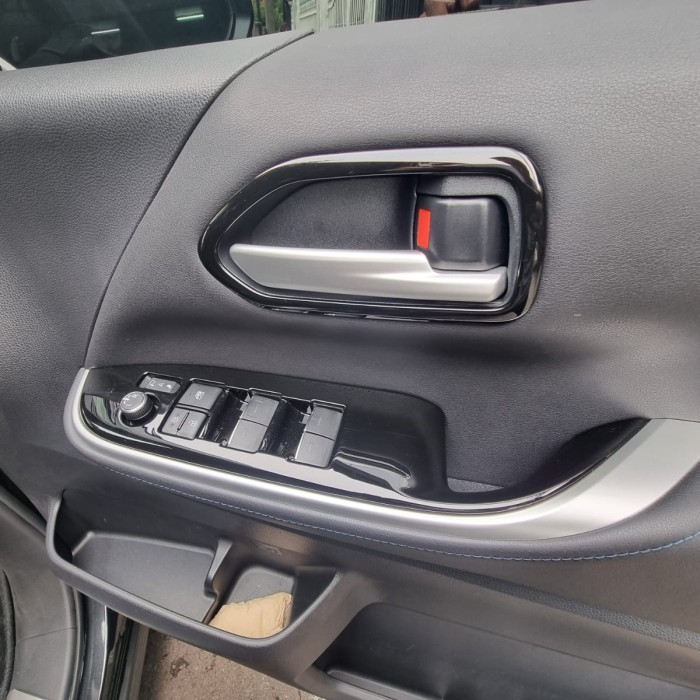 Terlaris Panel Black Piano Interior Window Armrest Toyota Voxy 90 2022 Promo Terbaru