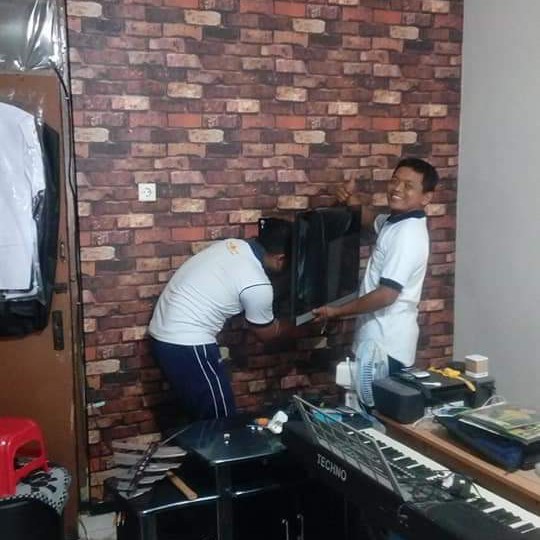 wallpaper dinding motif bata merah