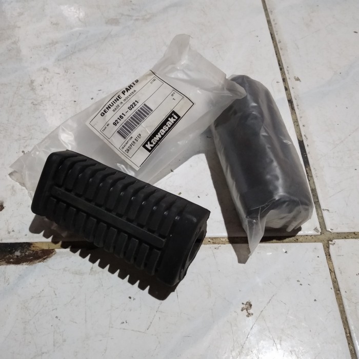 Demper Karet Footstep Foot Step Depan Zx130 Zx 130 Original