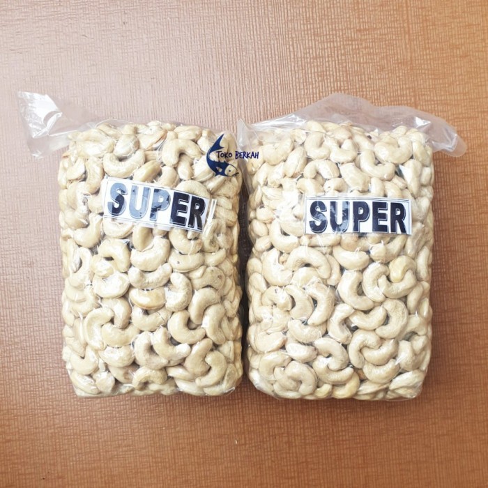 

Kacang Mede Mentah Super 1KG / Nuts Mete Asli Sulawesi - SUPER