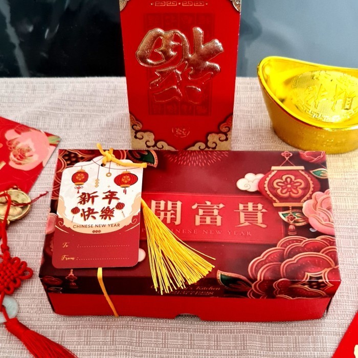 

Limited Kue Lapis Legit Hampers Imlek CNY Natal Lebaran Idul Fitri 20x10x6 cm - KEJU HAMPERS A Baru!