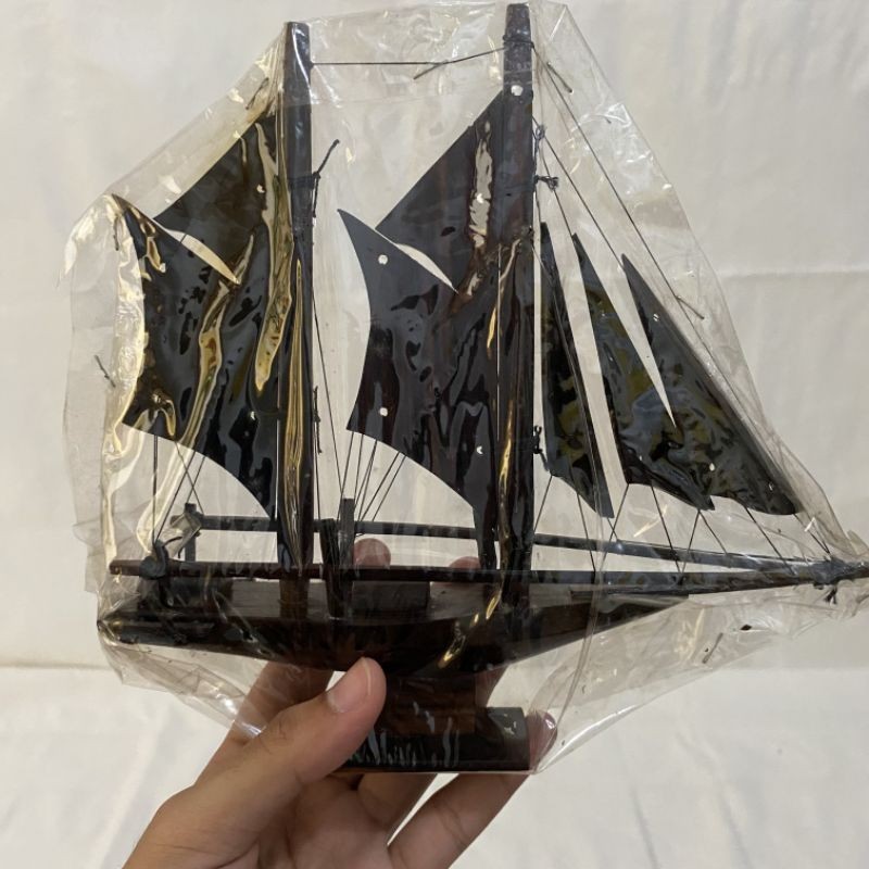 Miniatur Perahu Phinisi Kayu Hitam Khas Makassar (NEW)