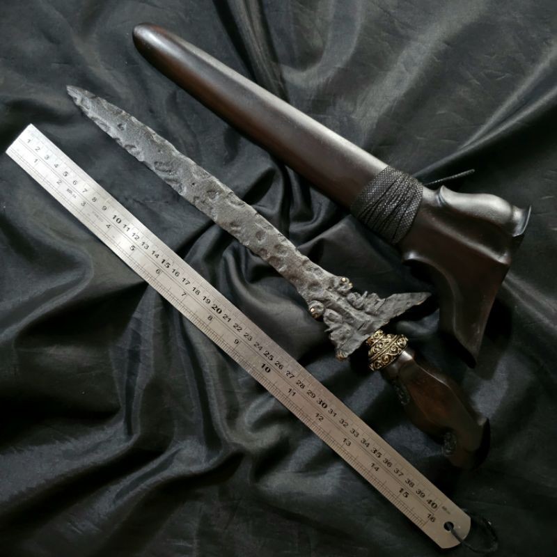 Keris Patrem Omyang Jimbe Wingit Lawasan