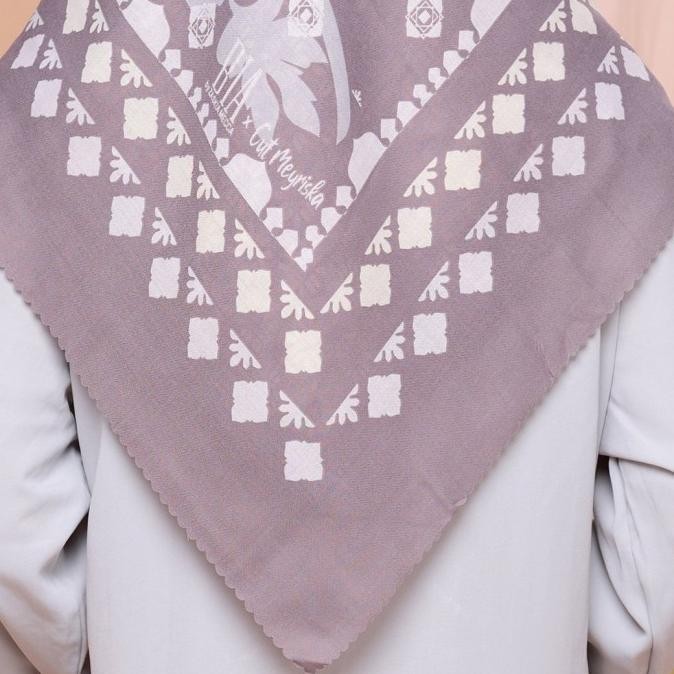 Bia X Cut Meyriska Euni Orchid Scarf Kerudung Segi Empat - Rumania
