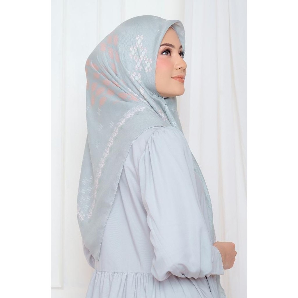 Bia X Cut Meyriska - Eoxa Milky Scarf - Kerudung Segi Empat - Polandia