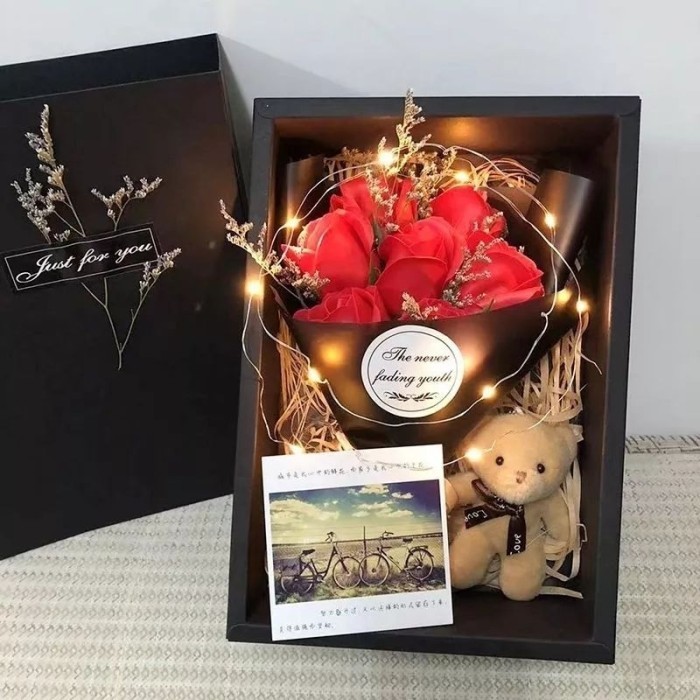 

Bucket Bunga Hadiah Valentine Sabun Dekorasi Led Hampers Kado Ultah