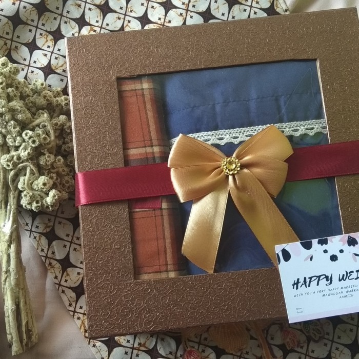 

Hampers Mukena Sarung Kado Pernikahan Wedding Gift Ekslusif