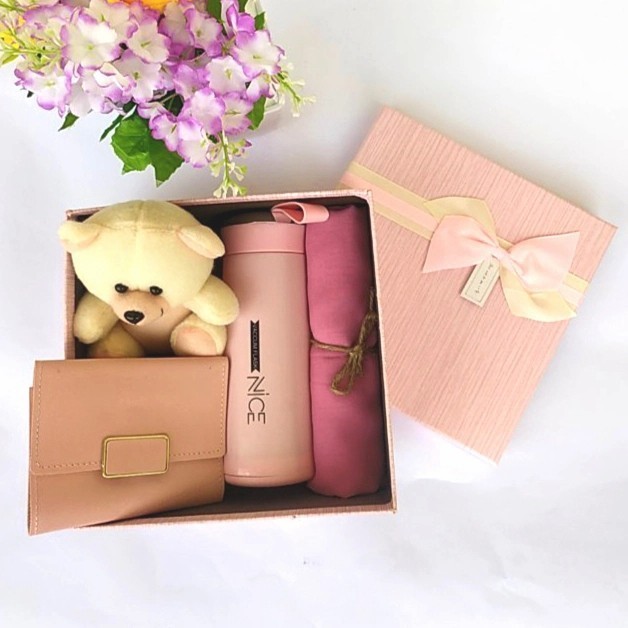 

Hampers Kado Ulang Tahun Anniversary Cewek/Hadiah/Nikahan/Hantaran