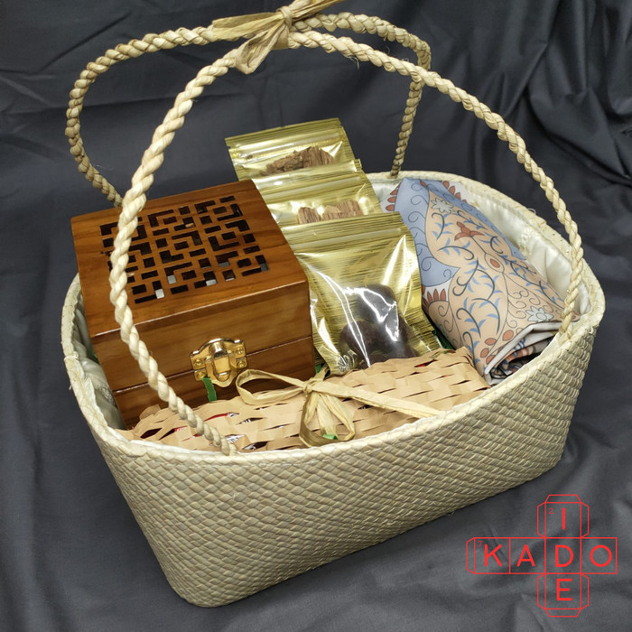 

Hadiah Umrah, Hampers Bukhur Dan Sajadah Travel