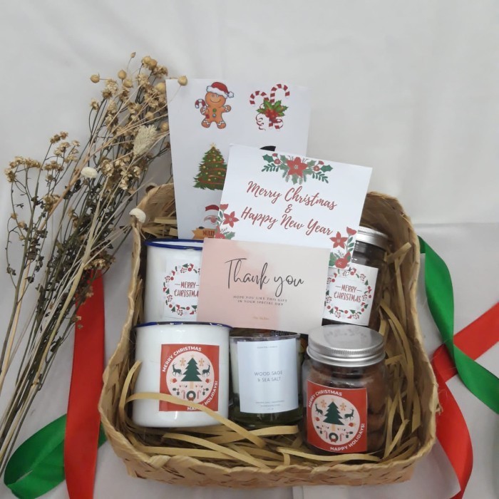 

Hampers Natal (Mug+Cookies+Scented Candle) Free Greeting Card+Sticker