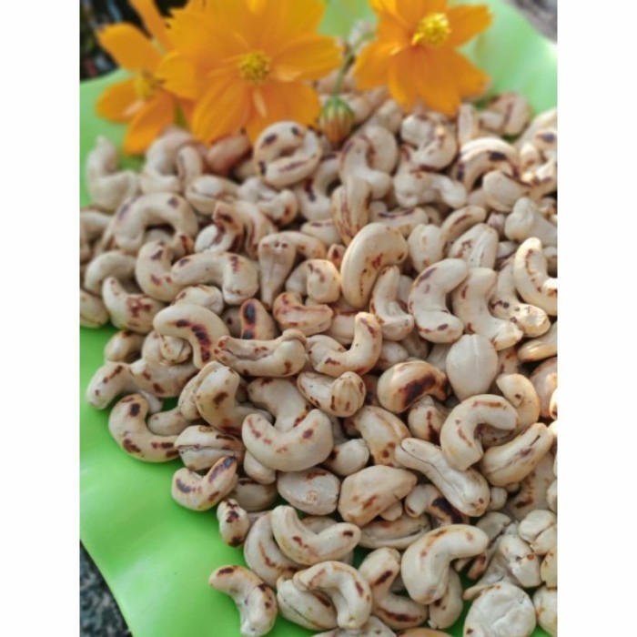 

TERBARU KACANG METE MEDE MATANG UTUH SUPER NETTO 1 KG