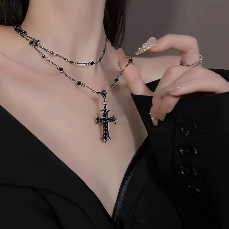 Kalung Choker Liontin Yesus Salib Berlian Imitasi Hitam Gotik untuk Wanita Perhiasan Leher 2023 Rant