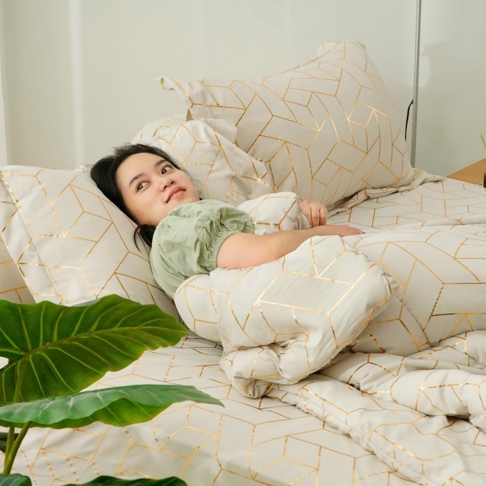 Kintakun Bed Cover Tanpa Sprei Double Dluxe Gold Edition 230 X 240