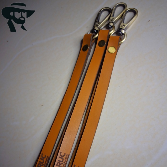 

BARANG TERLARIS NAME TAG KULIT (Model A3) / ID CARD HOLDER KULIT (Jahit Sulam)