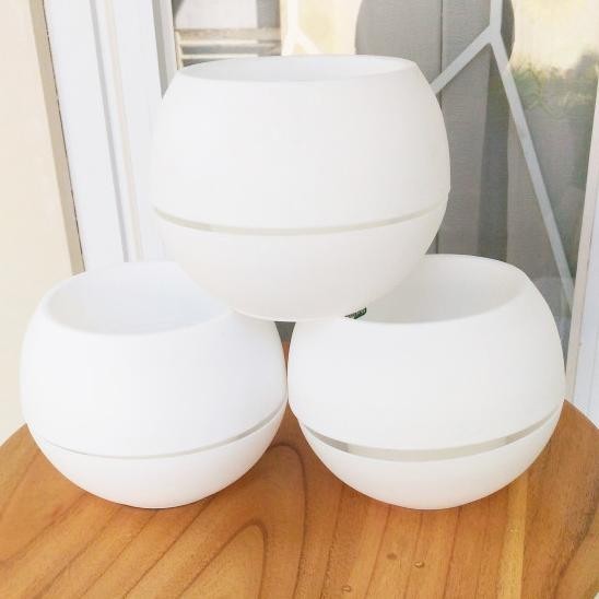 Pot Bola Vas Bunga Bulat Putih Plastik Vase Anggrek Artificial White