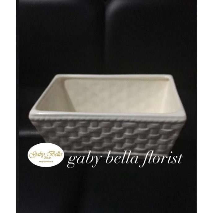 Pot Keramik. (4) Vas Keramik. Vas Keramik Putih. Pot Bunga Putih. Pot