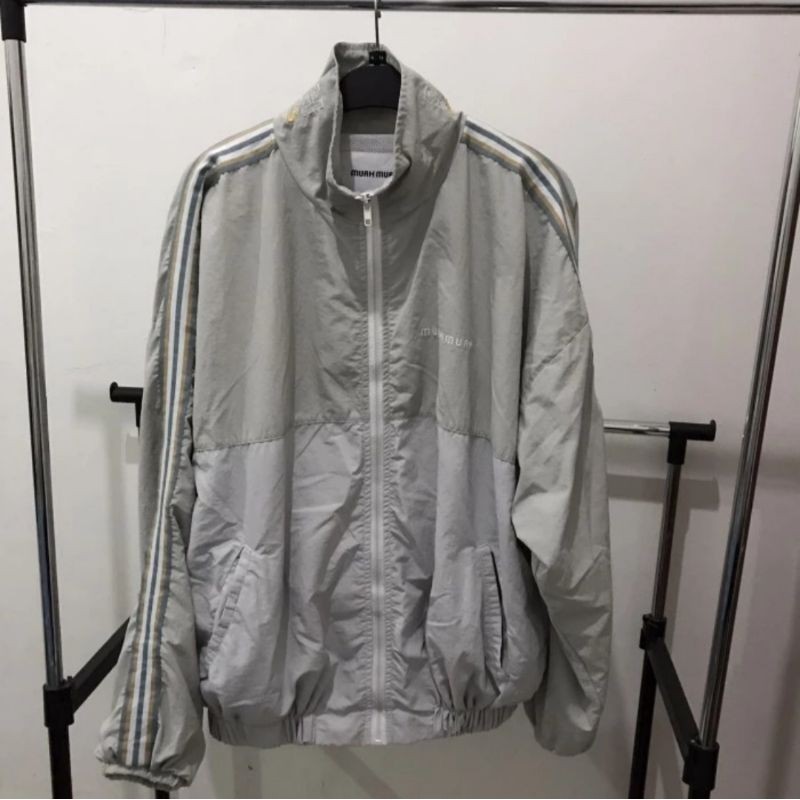 Preloved Jaket Sport Windbreaker Boxy Fit Muah Muah Second Original