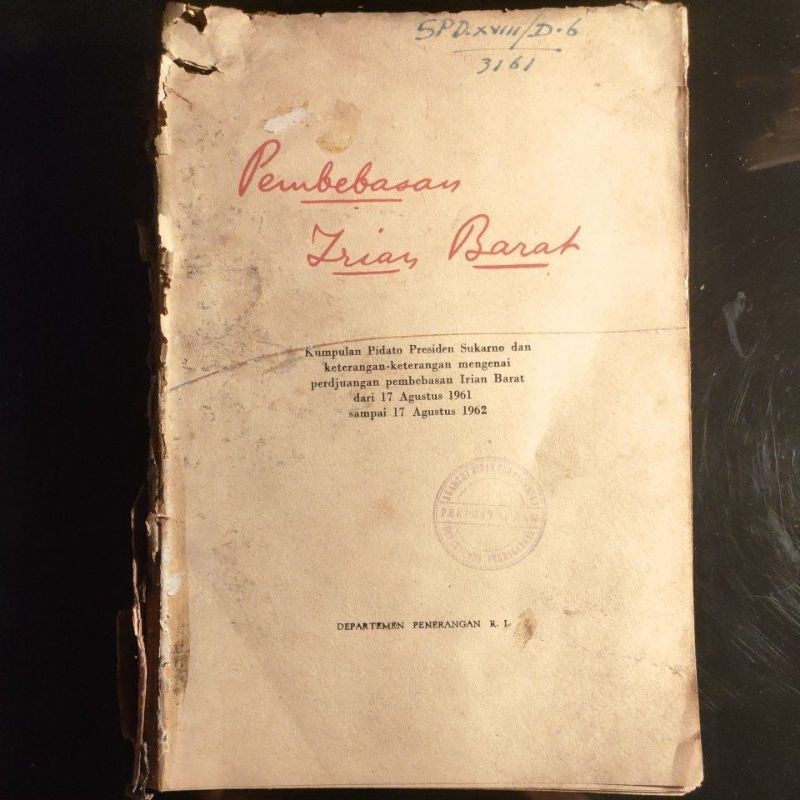 Buku Ir Soekarno PEMBEBASAN IRIAN BARAT 1962 Buku sejarah indonesia