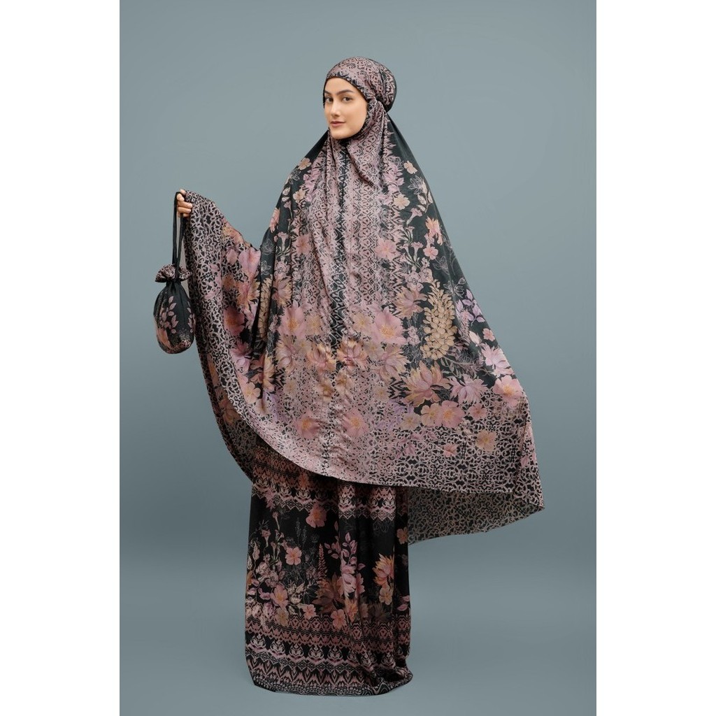 Nada Puspita - Salaam Prayer Robe - Black