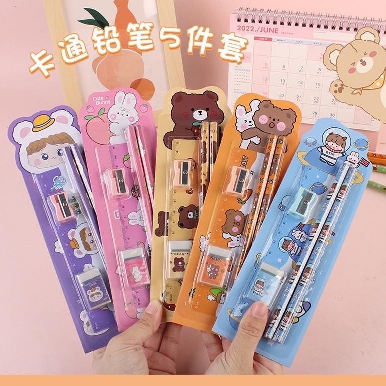 

Sedang Promooo !!! Grosir 40Pcs Kawaii Set Stationery 5 In 1 Paket Alat Tulis Sekolah Pensil Penggaris Rautan Hapusan Cocok Souvenir Hampers Hadiah Kado Ulang Tahun Birthday Gimmick Lomba Natal Christmas