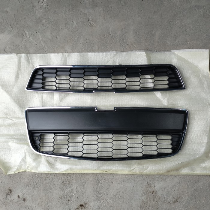 GRILL SET CHEVROLET AVEO SONIC ORIGINAL GM