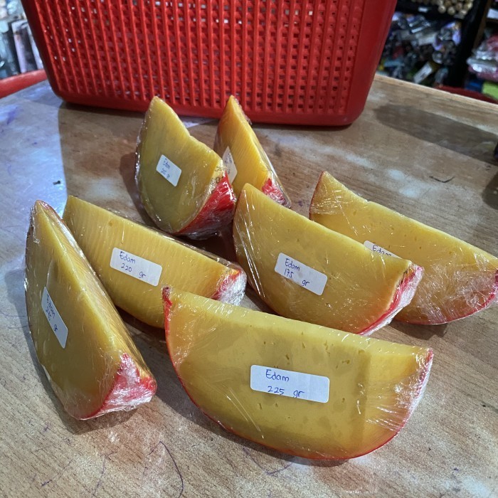 

EDAM CHEESE POTONGAN REPACK / KEJU EDAM AYAM VICTORIA VARIANT GRAMASI