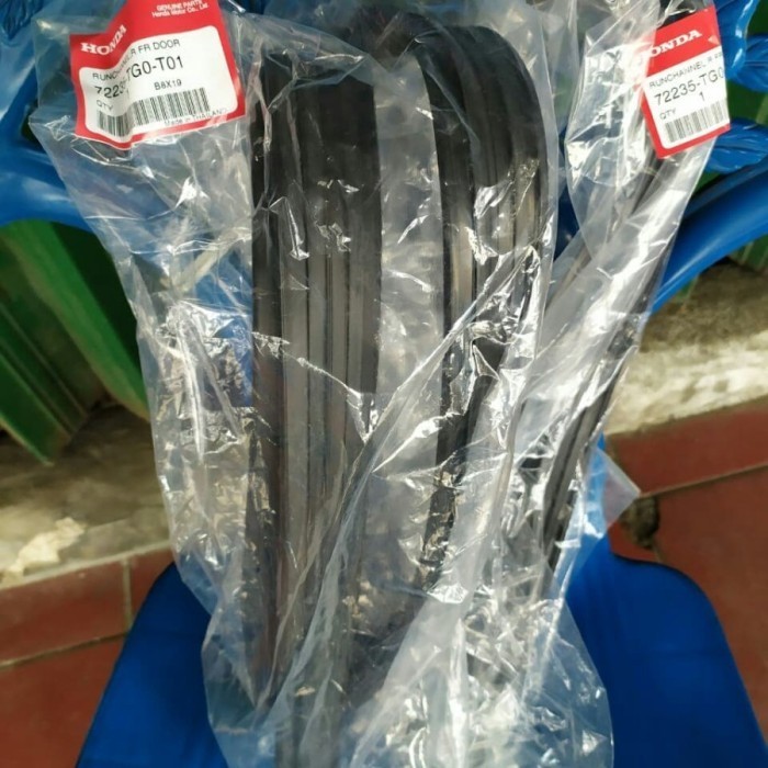 Karet Jendela Kaca Pintu Depan Kiri Honda Jazz Ge8 2008-2014 Original Ori