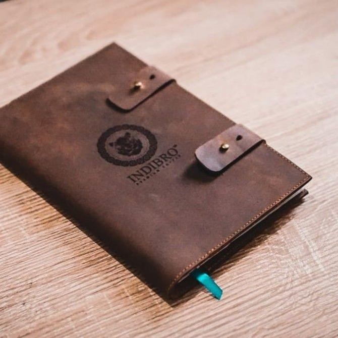 

Buku Agenda Kerja Ukuran A5+Cover Kulit Sapi Asli [Free Grafir Nama]