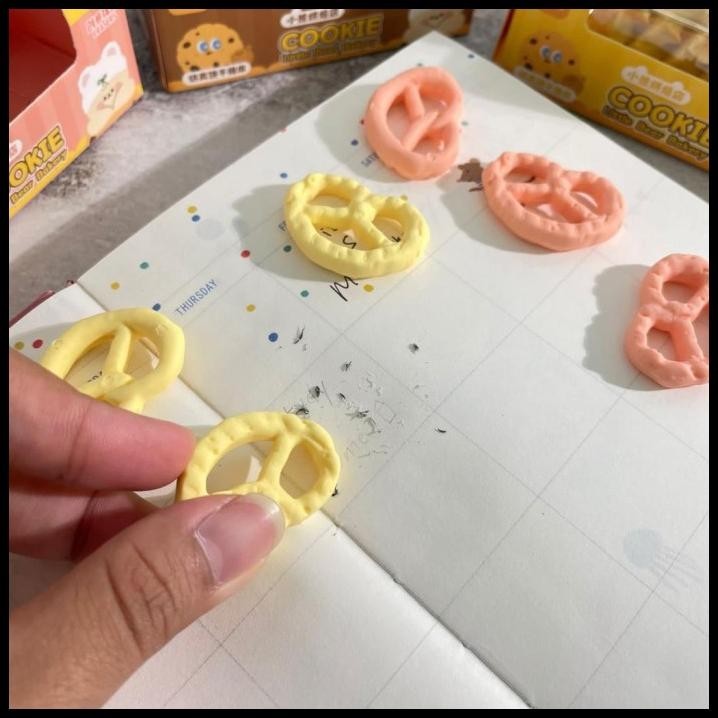 

DISKON PENGHAPUS CUTE BENTUK KUE COOKIE LITTLE BEAR 1 SET ISI 6 PCS UNIK LUCU