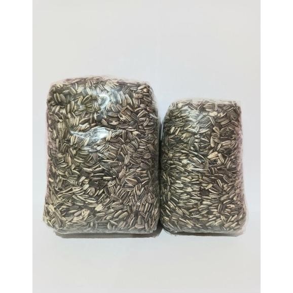 

BN Kuaci 1 kg - kwaci hitam kecil - biji bunga matahari TERLARIS