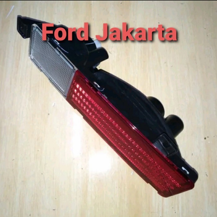 Lampu Bemper Belakang Ford Everest Kanan Reflektor Ford Everest