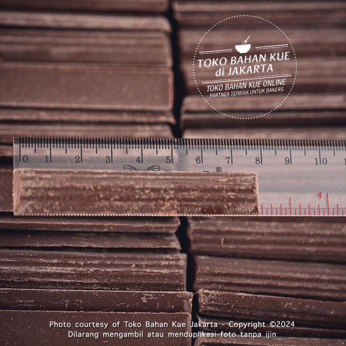 

Valrhona Baking Stick 500gr Dark Couverture 55% Chocolate Sticks Baton K01