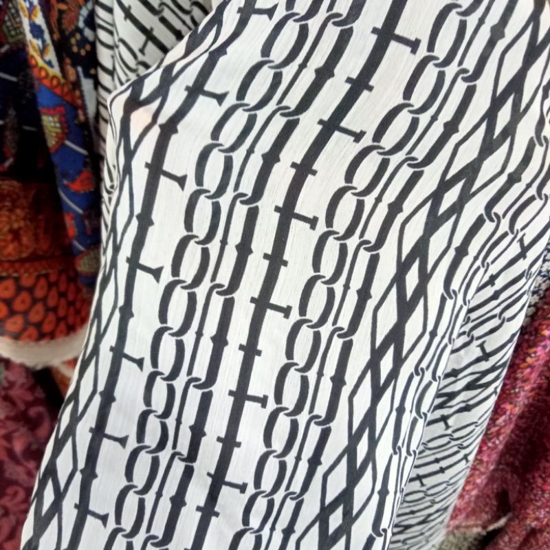 Kain Satin Cardenza Silk Motif Rantai Import - Kain Satin Silk - Kain Meteran RM | Harga Per Setenga