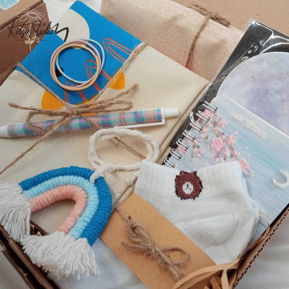 

[KITSO] HAMPERS KOREAN GIFT BOX TOTE BAG STATIONERY AESTHETIC UNTUK KADO ULTAH / WISUDA / ANNIV TERLARIS