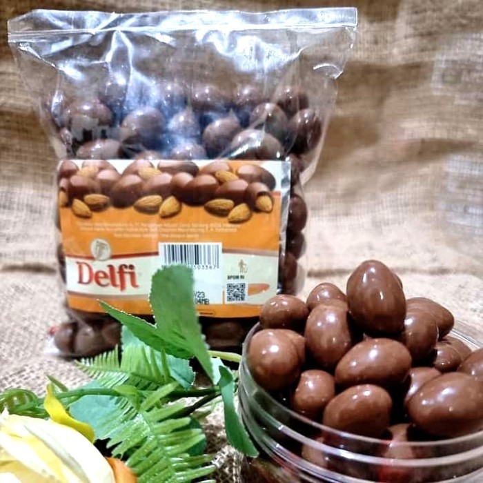 

Ready coklat kiloan delfi isi almond / mede / mete / mente 500gr