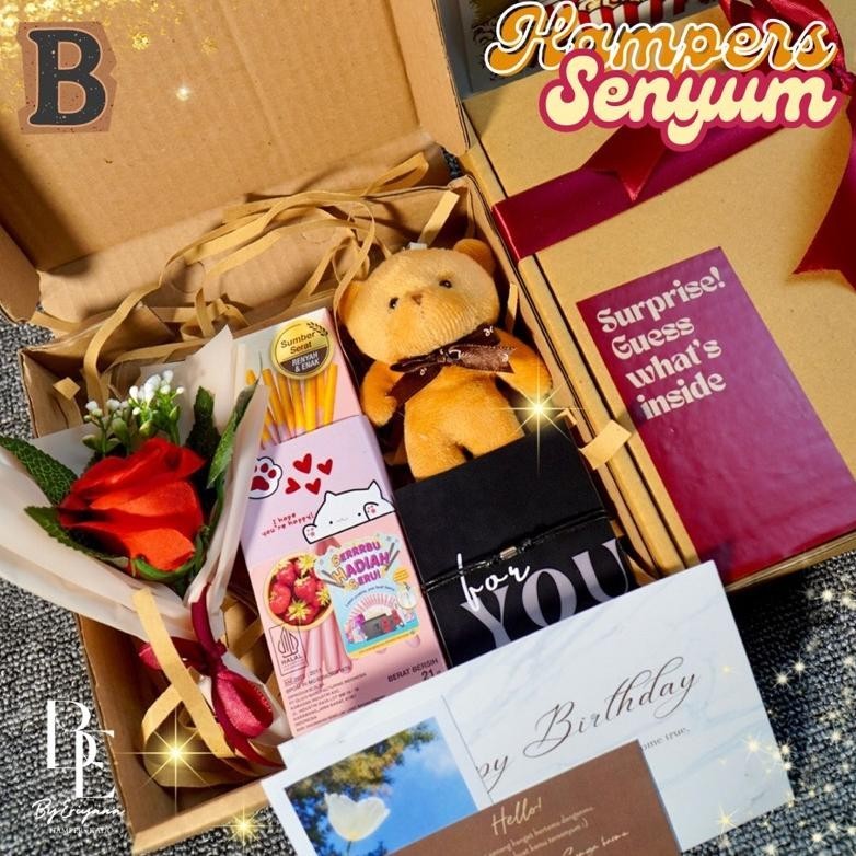 

HAMPERS SNACK BOX COKELAT KADO ULANG TAHUN WISUDA HADIAH PACAR GIFT BOX BUKET MURAH JAJAN SKRIPSI SEMPRO VALENTINE HARI GURU HARI IBU ANNIVERSARY CEWEK COWOK SET KADO MURAH UNIK BERMANFAAT SPESIAL SENYUM ORIGINAL PRODUK